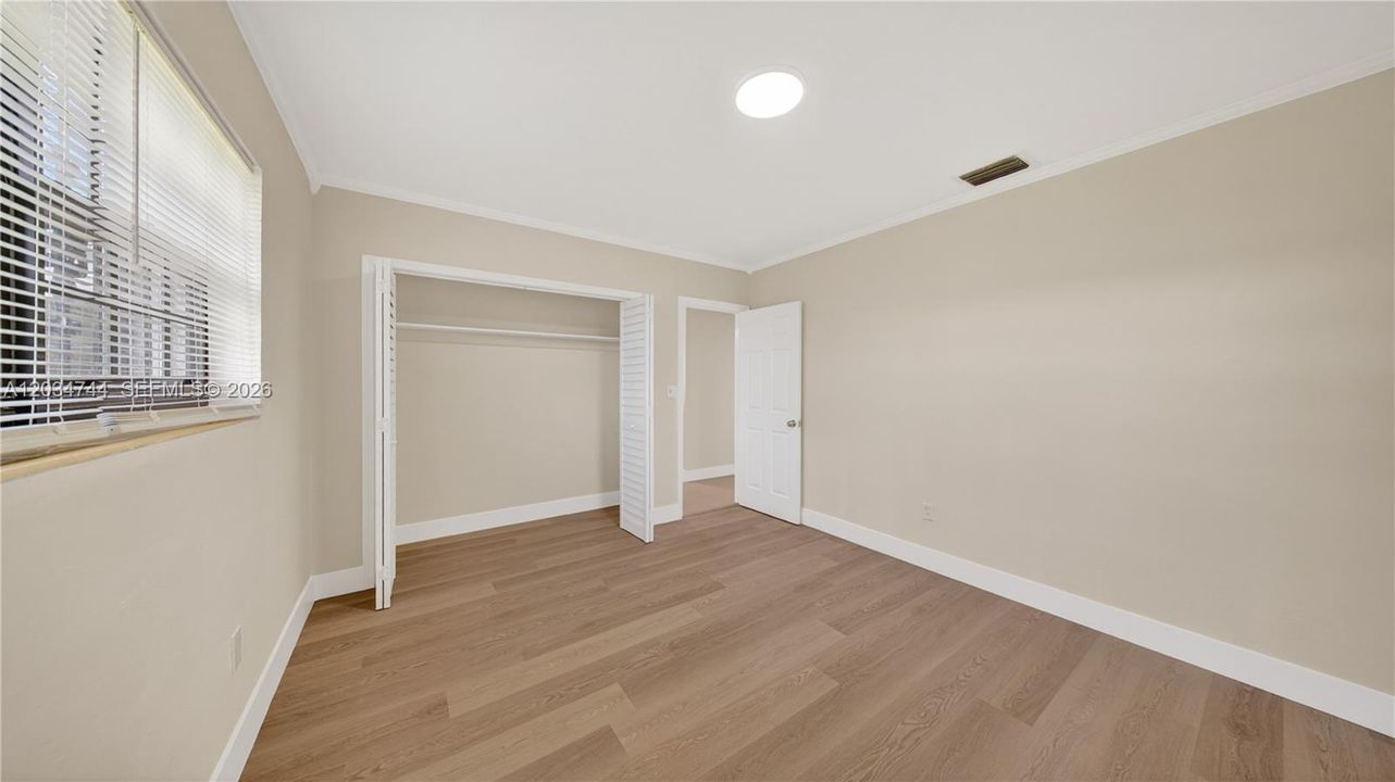 For Sale: $625,000 (5 beds, 4 baths, 1653 Square Feet)