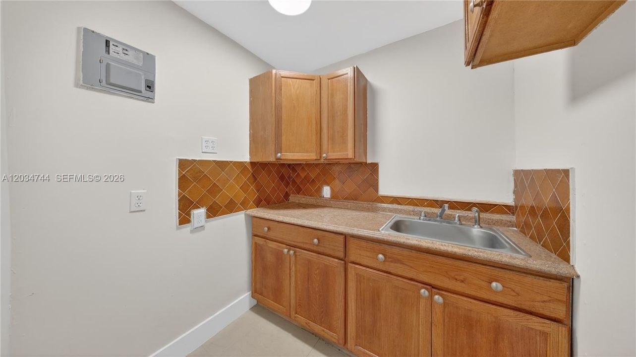 For Sale: $625,000 (5 beds, 4 baths, 1653 Square Feet)