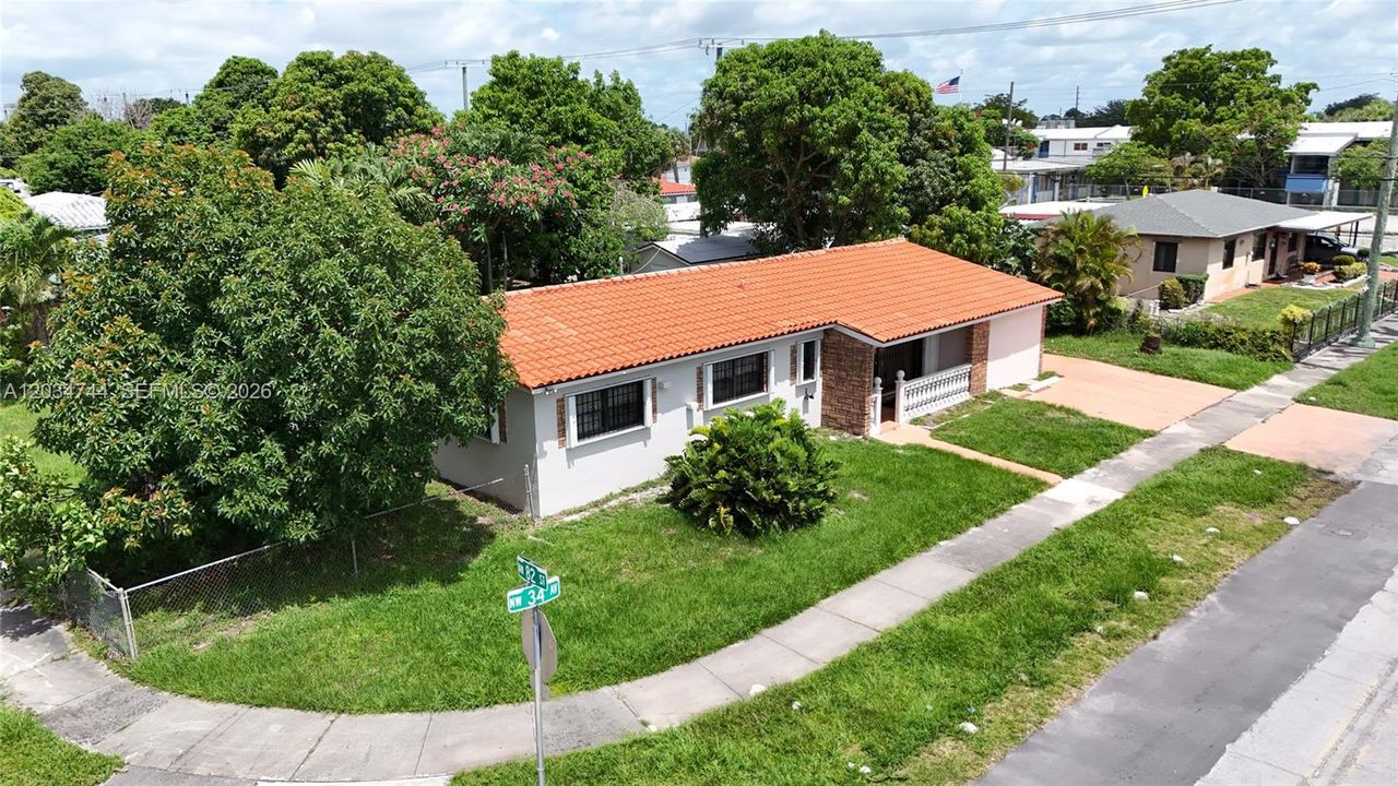 For Sale: $625,000 (5 beds, 4 baths, 1653 Square Feet)
