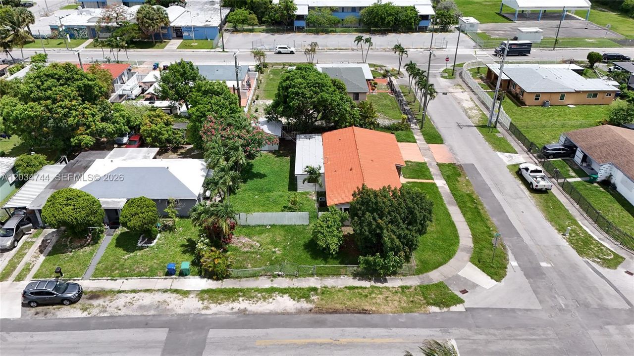 For Sale: $625,000 (5 beds, 4 baths, 1653 Square Feet)