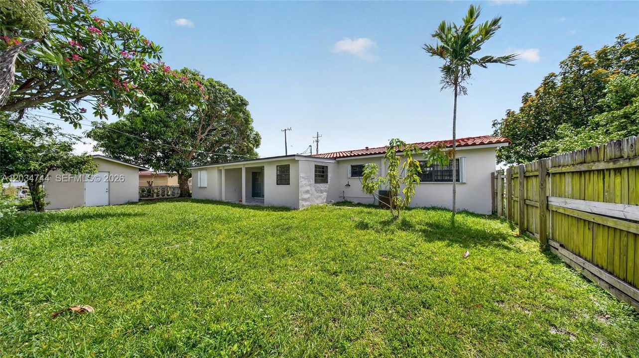 For Sale: $625,000 (5 beds, 4 baths, 1653 Square Feet)
