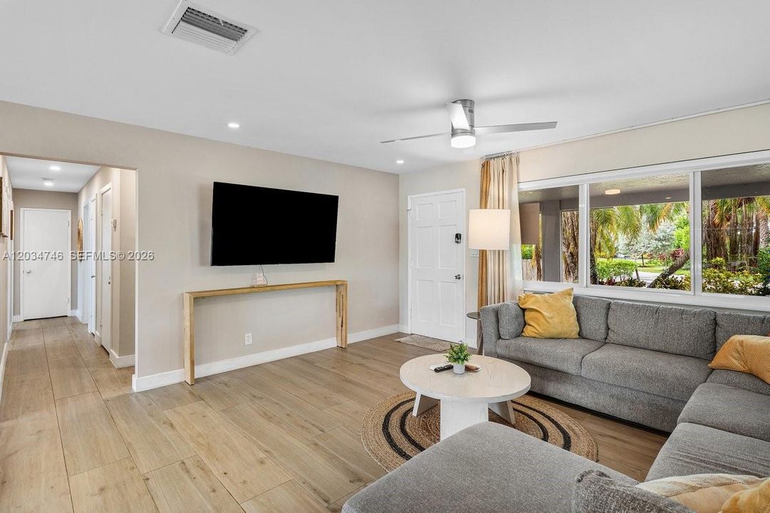 For Sale: $874,900 (3 beds, 2 baths, 1464 Square Feet)