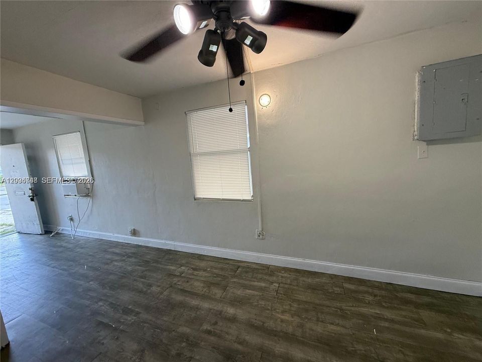 Activo con contrato: $220,000 (2 camas, 1 baños, 784 Pies cuadrados)