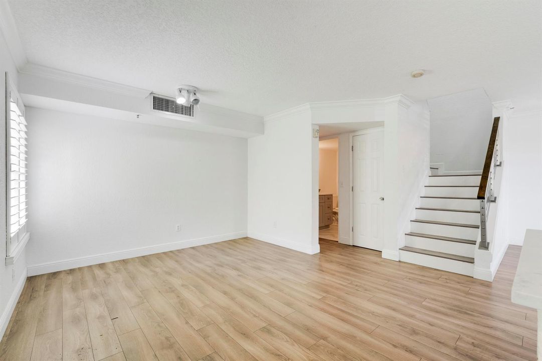 LIVING/DINING/OFFICE NOOK
