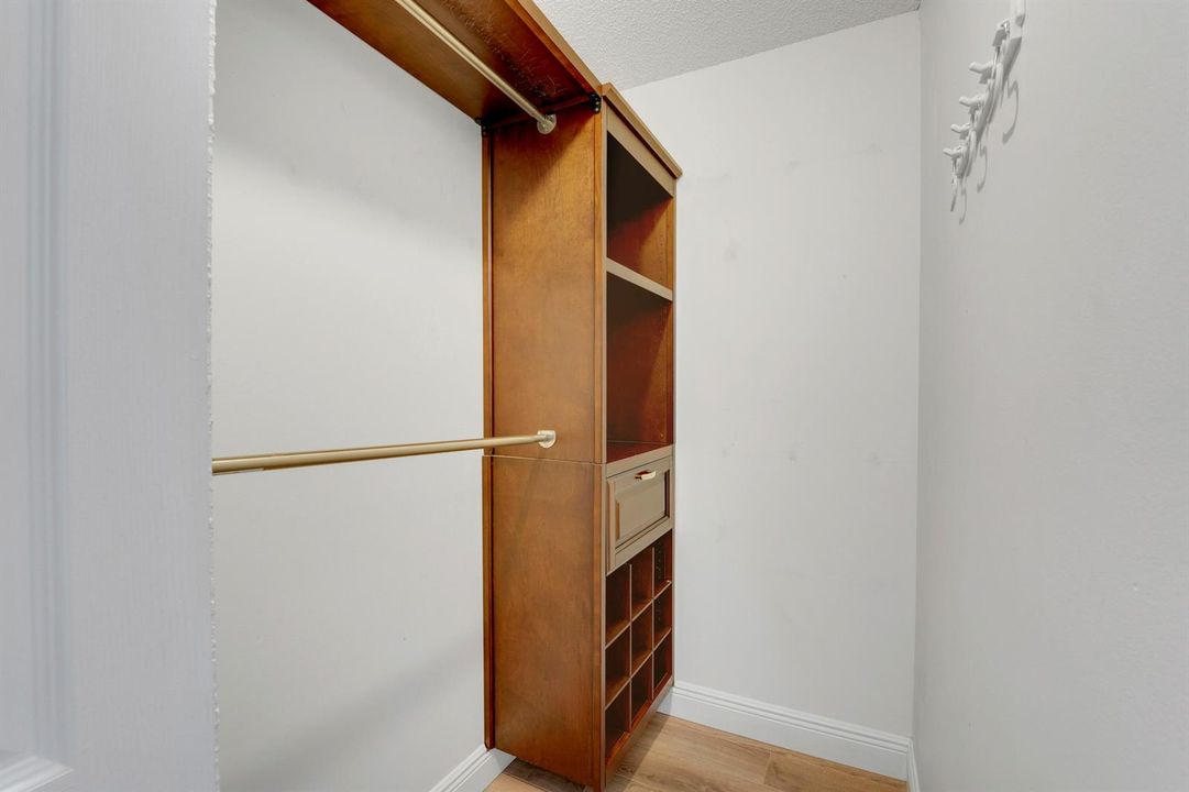 CLOSET BUILT INS