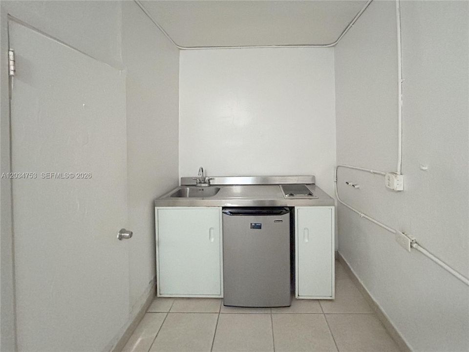 En Renta: $1,200 (0 camas, 1 baños, 210 Pies cuadrados)