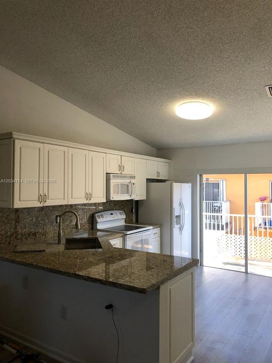For Rent: $2,250 (2 beds, 2 baths, 990 Square Feet)