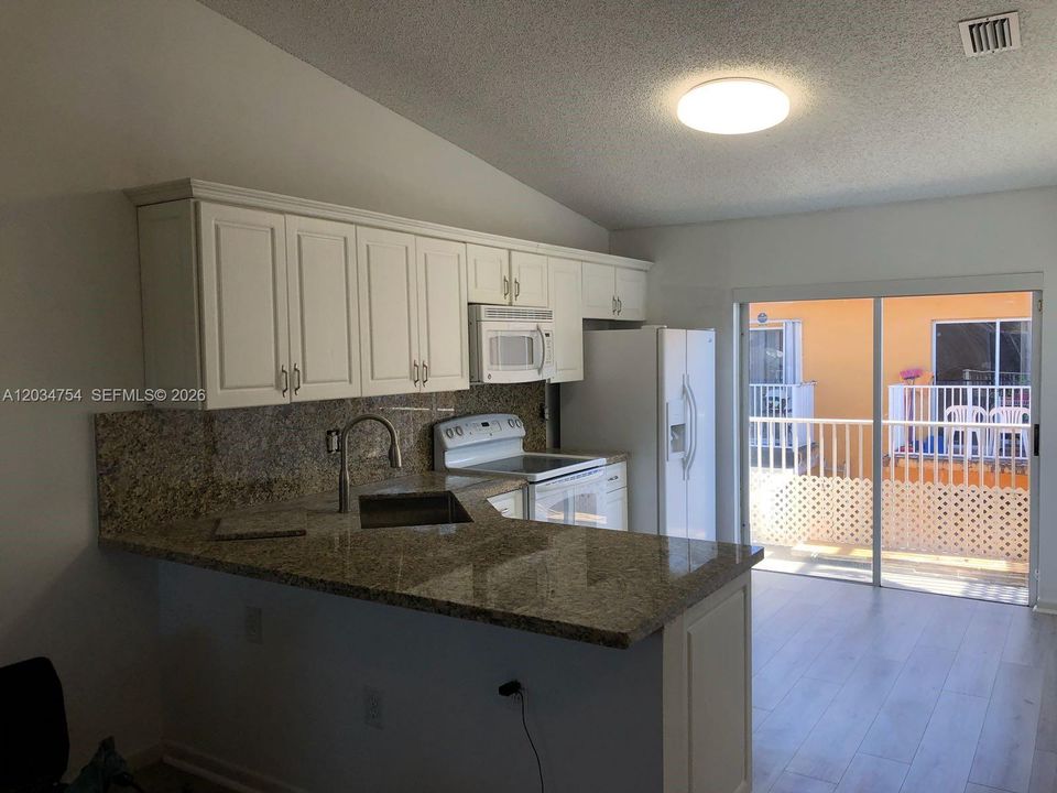 For Rent: $2,250 (2 beds, 2 baths, 990 Square Feet)