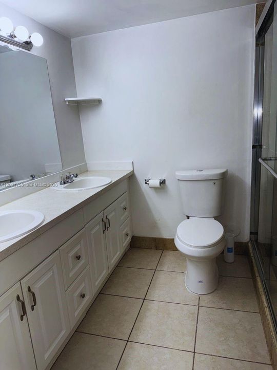 Activo con contrato: $2,100 (2 camas, 2 baños, 820 Pies cuadrados)