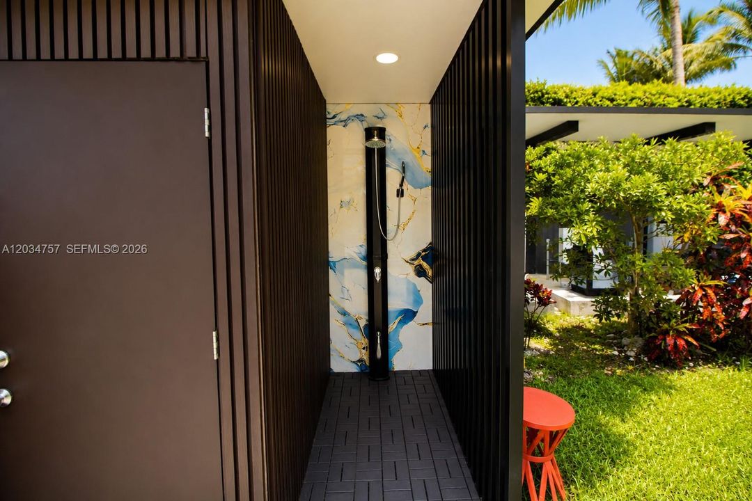 En Venta: $1,700,000 (5 camas, 3 baños, 2562 Pies cuadrados)
