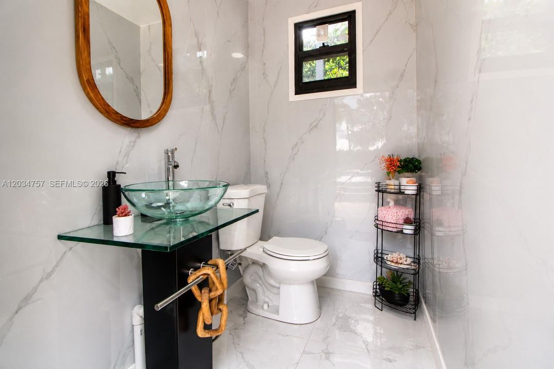 En Venta: $1,700,000 (5 camas, 3 baños, 2562 Pies cuadrados)