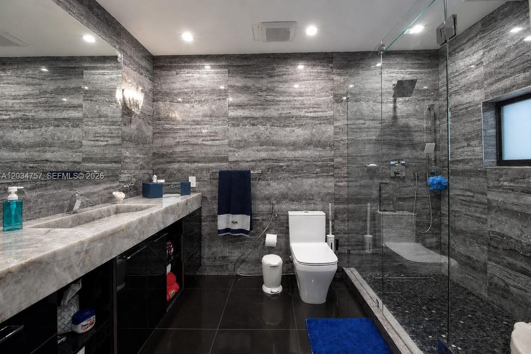 En Venta: $1,700,000 (5 camas, 3 baños, 2562 Pies cuadrados)