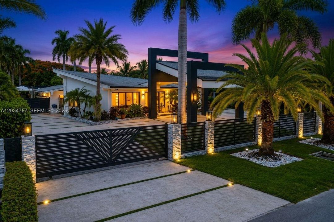 En Venta: $1,700,000 (5 camas, 3 baños, 2562 Pies cuadrados)