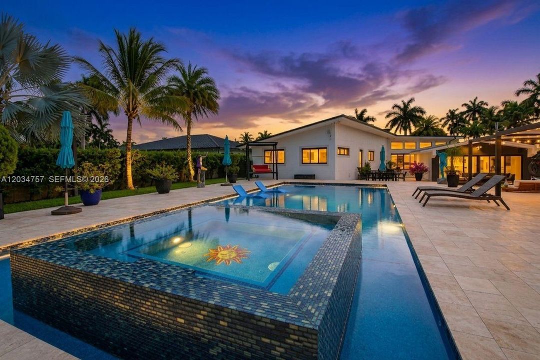 En Venta: $1,700,000 (5 camas, 3 baños, 2562 Pies cuadrados)