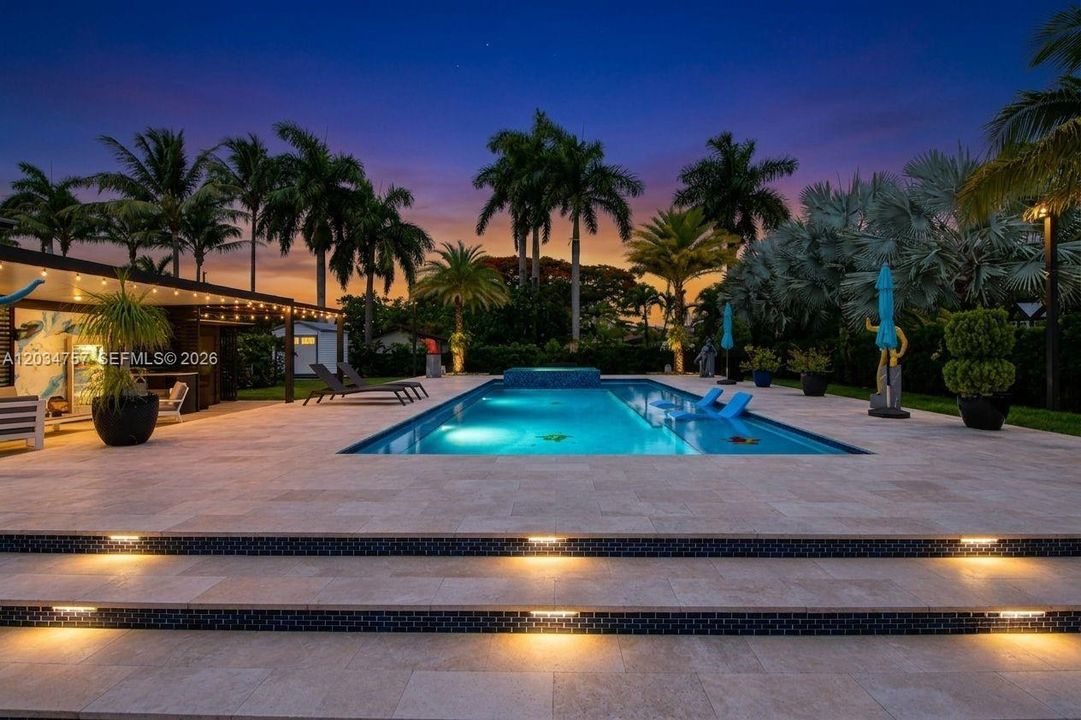 En Venta: $1,700,000 (5 camas, 3 baños, 2562 Pies cuadrados)