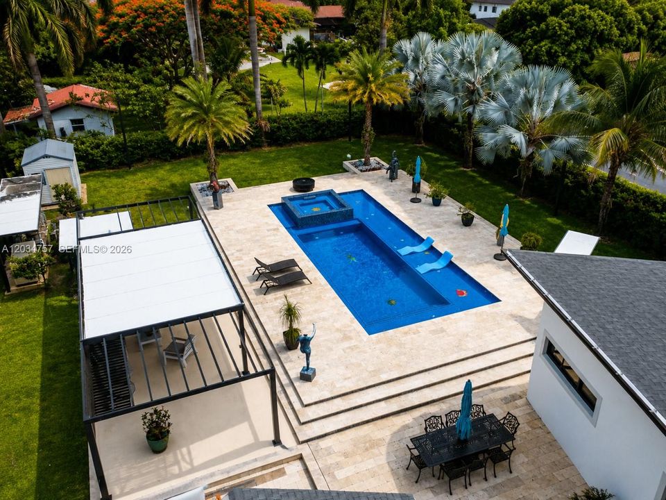 En Venta: $1,700,000 (5 camas, 3 baños, 2562 Pies cuadrados)
