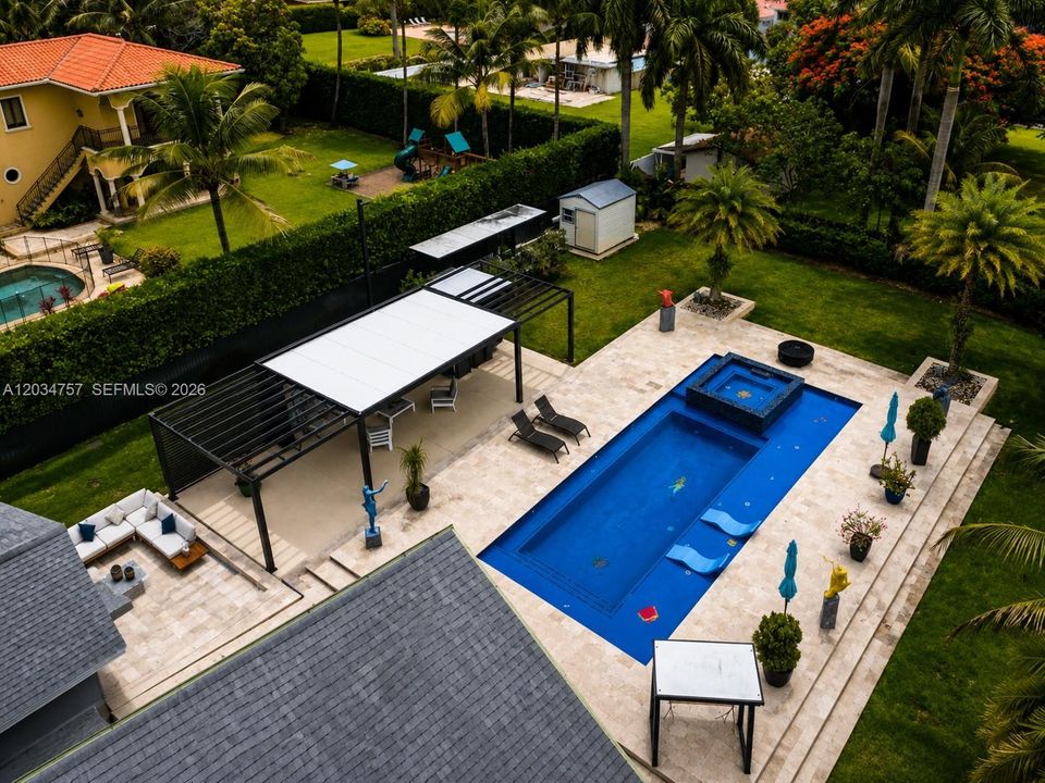 En Venta: $1,700,000 (5 camas, 3 baños, 2562 Pies cuadrados)