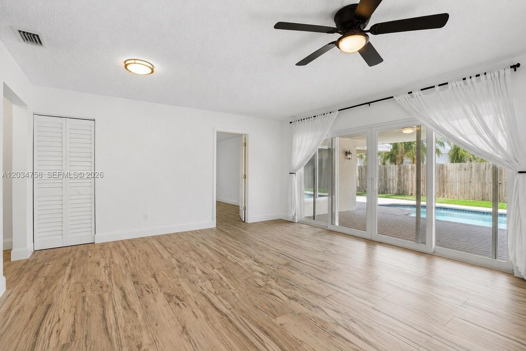 For Sale: $475,000 (2 beds, 2 baths, 1113 Square Feet)