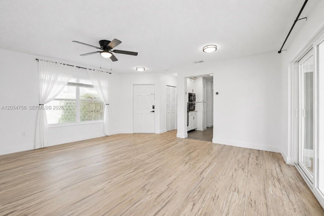 For Sale: $475,000 (2 beds, 2 baths, 1113 Square Feet)