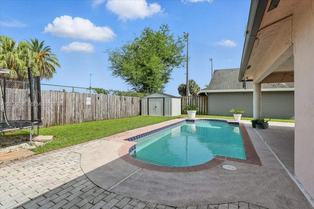 For Sale: $475,000 (2 beds, 2 baths, 1113 Square Feet)
