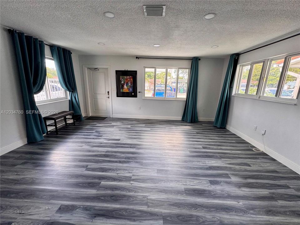 В аренду: $2,950 (2 спален, 1 ванн, 1000 Квадратных фут)