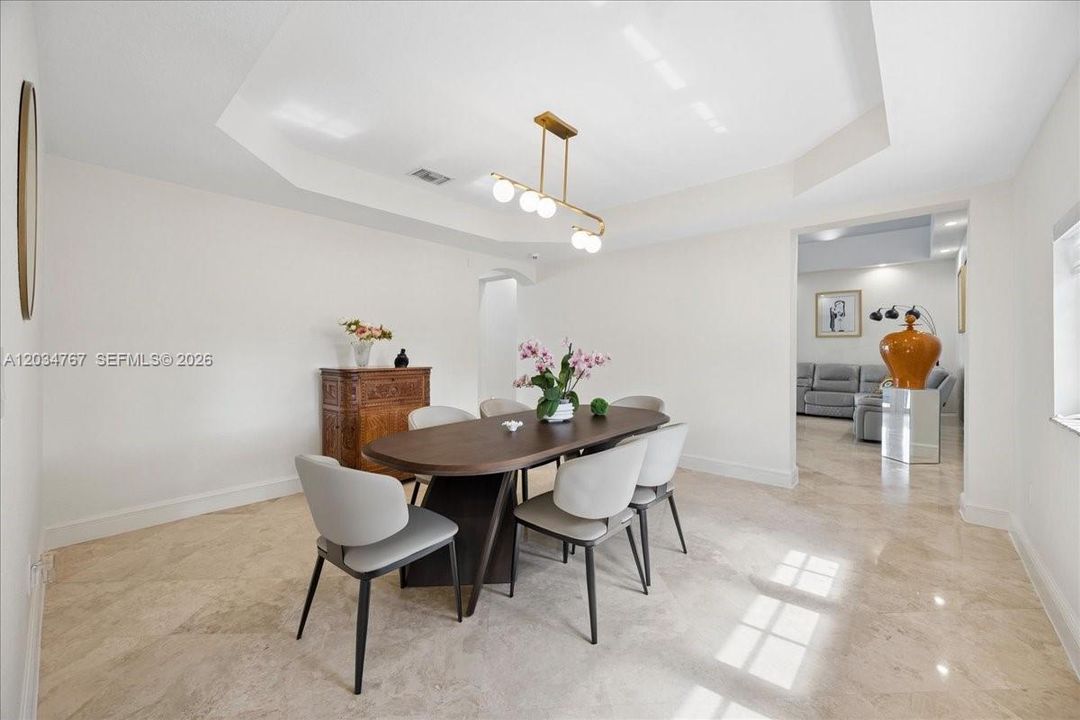 For Sale: $2,892,000 (5 beds, 6 baths, 3937 Square Feet)