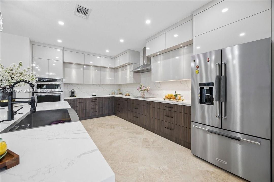 For Sale: $2,892,000 (5 beds, 6 baths, 3937 Square Feet)