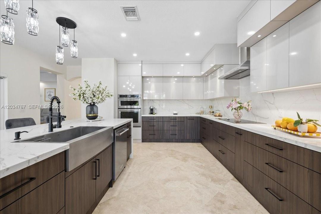 For Sale: $2,892,000 (5 beds, 6 baths, 3937 Square Feet)