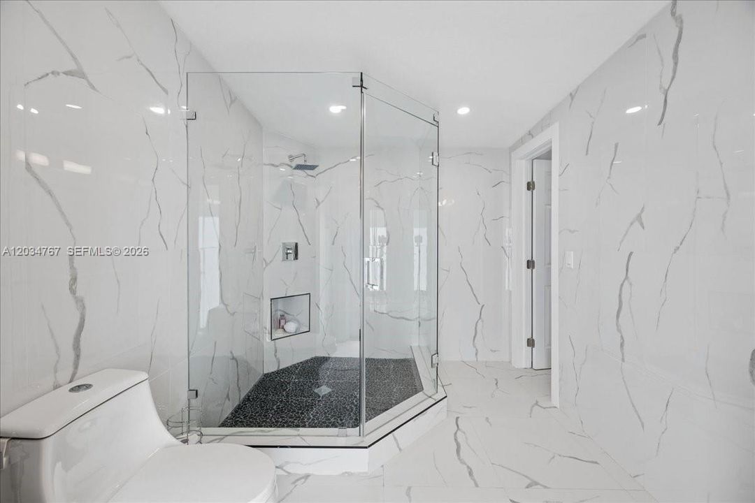 For Sale: $2,892,000 (5 beds, 6 baths, 3937 Square Feet)