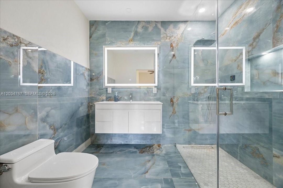 For Sale: $2,892,000 (5 beds, 6 baths, 3937 Square Feet)
