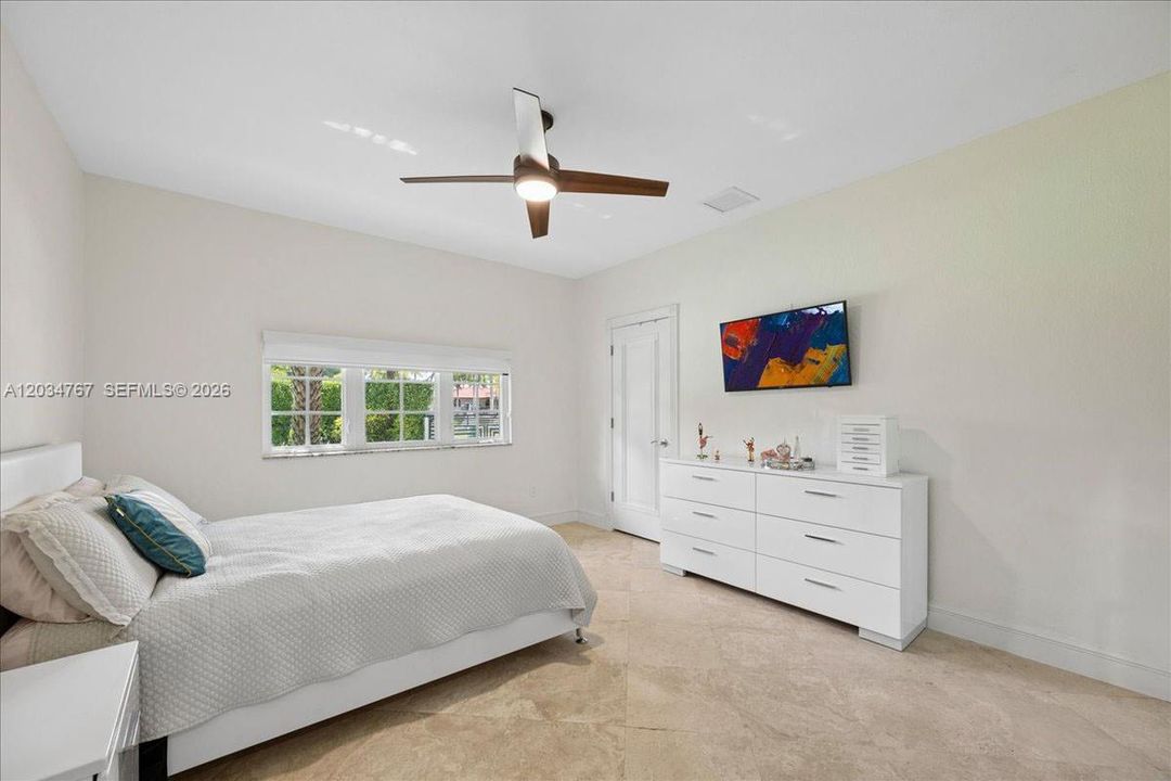 For Sale: $2,892,000 (5 beds, 6 baths, 3937 Square Feet)