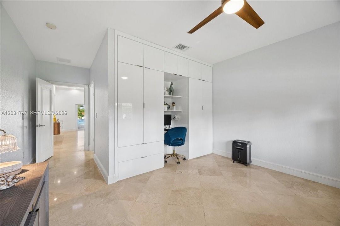 For Sale: $2,892,000 (5 beds, 6 baths, 3937 Square Feet)
