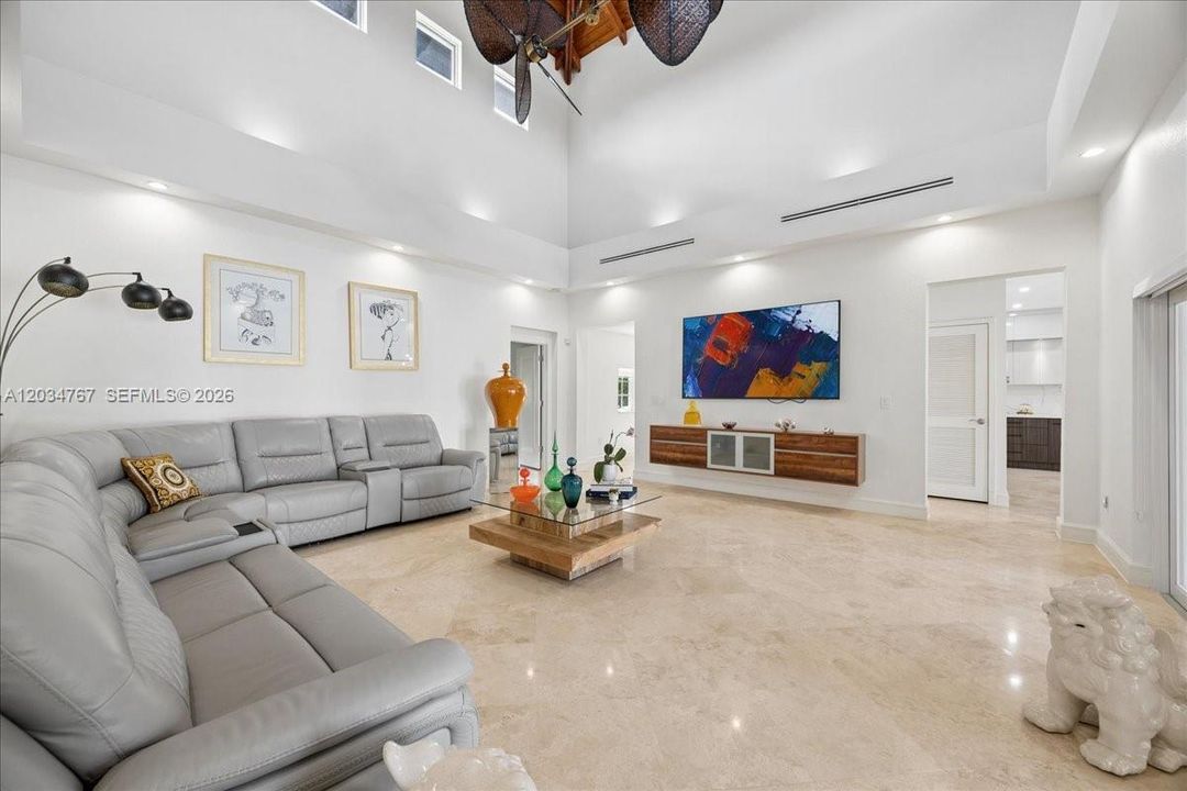For Sale: $2,892,000 (5 beds, 6 baths, 3937 Square Feet)