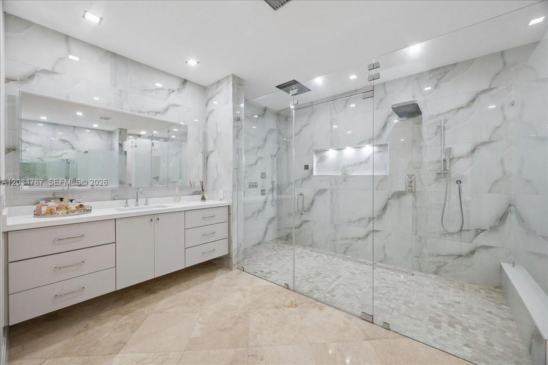For Sale: $2,892,000 (5 beds, 6 baths, 3937 Square Feet)