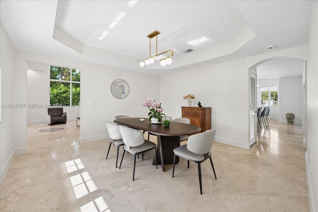 For Sale: $2,892,000 (5 beds, 6 baths, 3937 Square Feet)