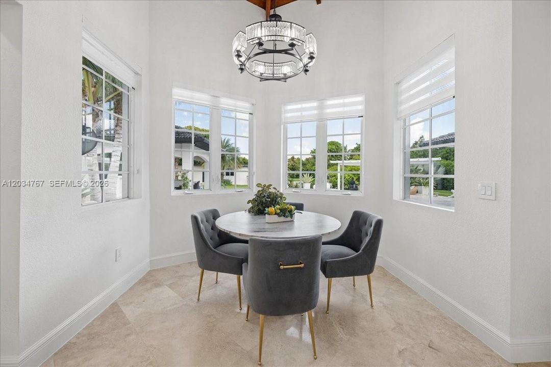 For Sale: $2,892,000 (5 beds, 6 baths, 3937 Square Feet)