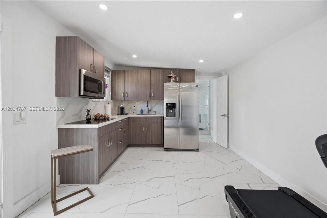 For Sale: $2,892,000 (5 beds, 6 baths, 3937 Square Feet)