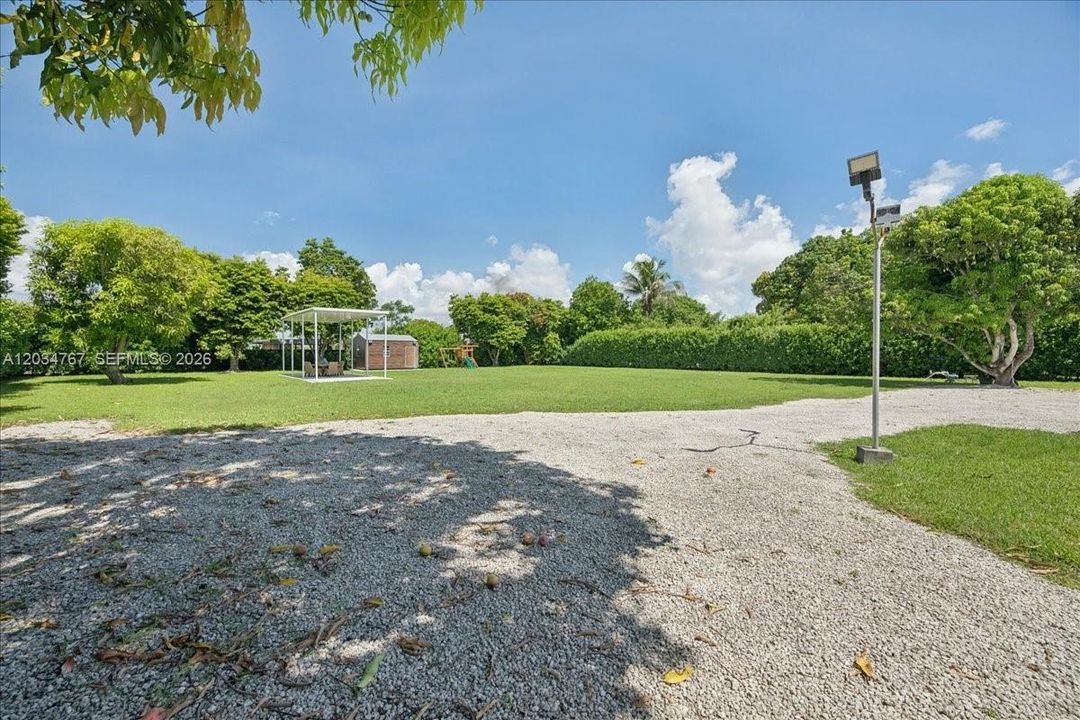 For Sale: $2,892,000 (5 beds, 6 baths, 3937 Square Feet)