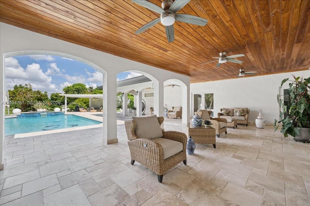 For Sale: $2,892,000 (5 beds, 6 baths, 3937 Square Feet)
