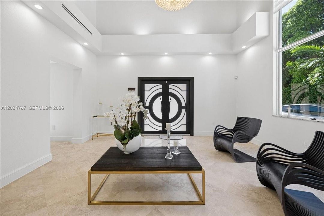 For Sale: $2,892,000 (5 beds, 6 baths, 3937 Square Feet)