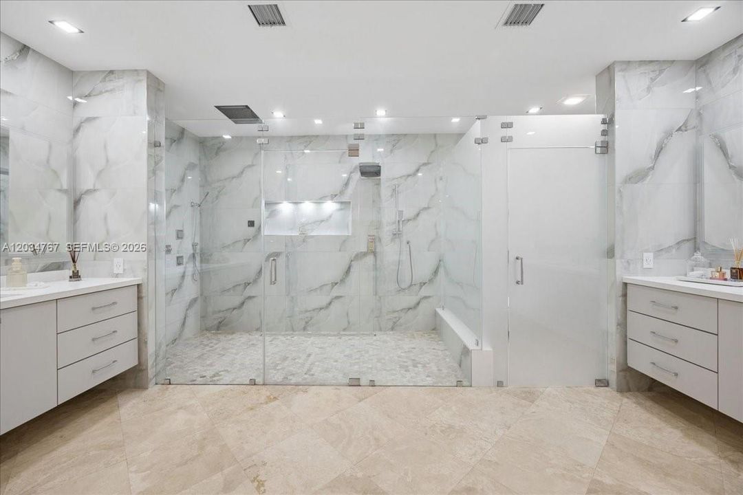 For Sale: $2,892,000 (5 beds, 6 baths, 3937 Square Feet)