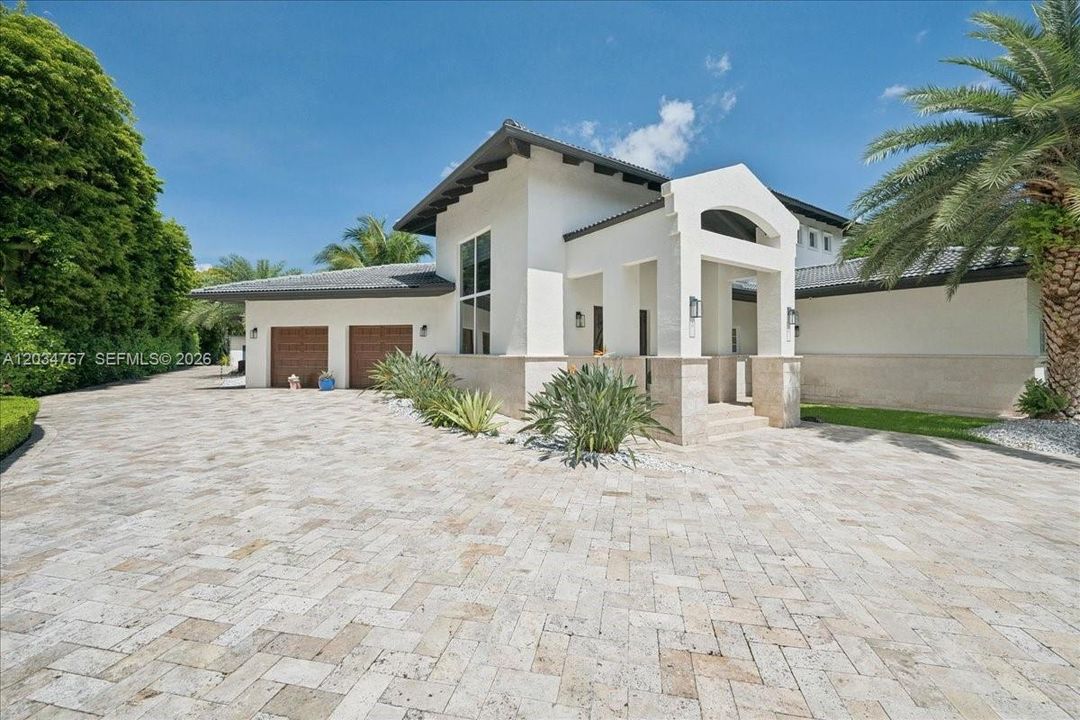 For Sale: $2,892,000 (5 beds, 6 baths, 3937 Square Feet)