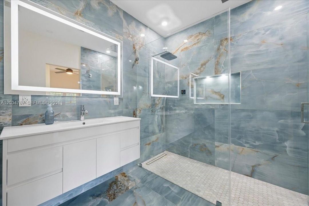 For Sale: $2,892,000 (5 beds, 6 baths, 3937 Square Feet)