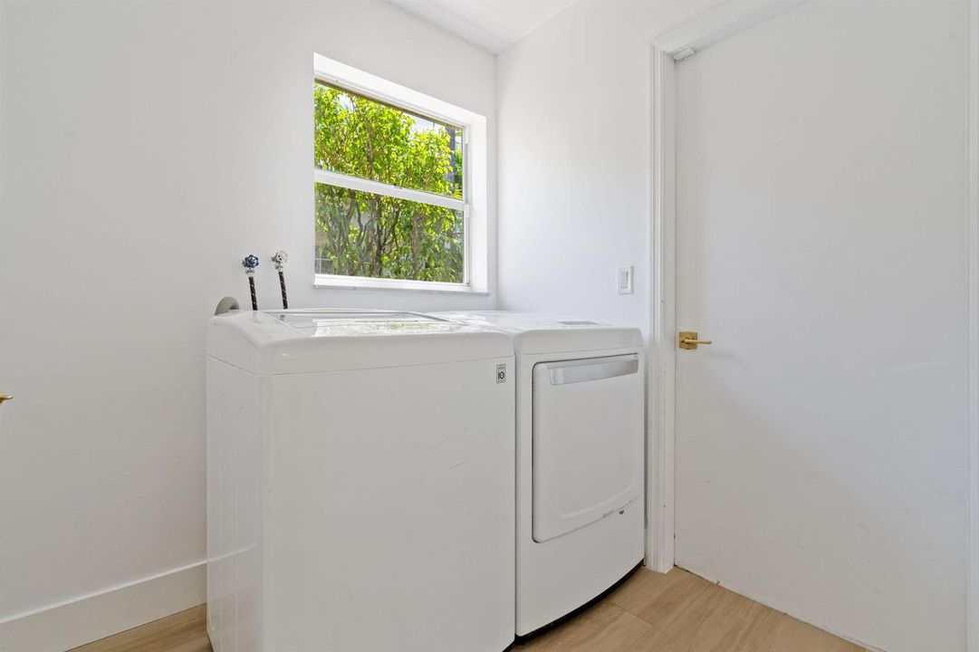 27-web-or-mls-921-lakewood-ct