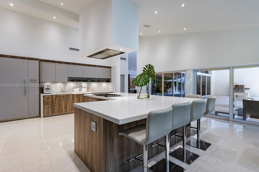 For Rent: $24,000 (4 beds, 3 baths, 4638 Square Feet)