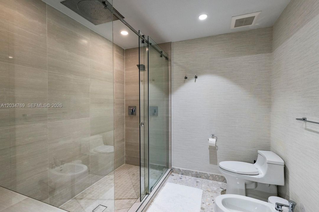 For Rent: $24,000 (4 beds, 3 baths, 4638 Square Feet)
