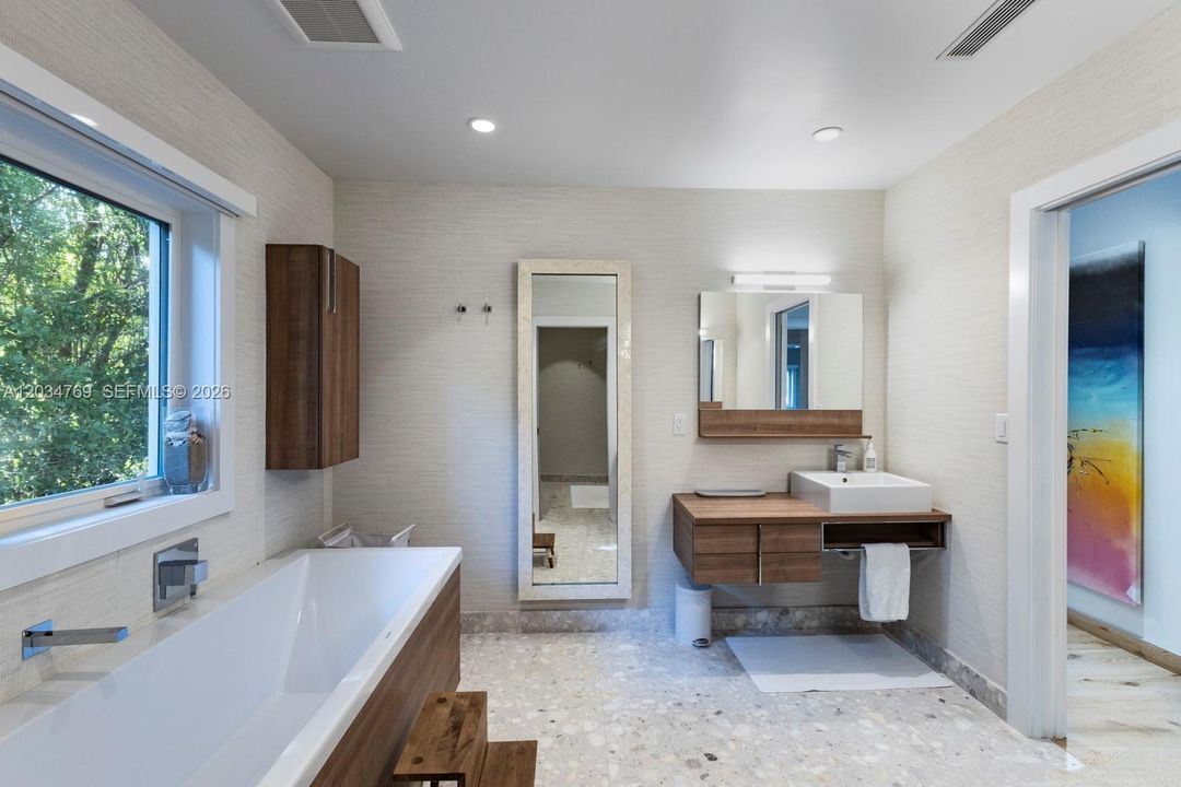 For Rent: $24,000 (4 beds, 3 baths, 4638 Square Feet)