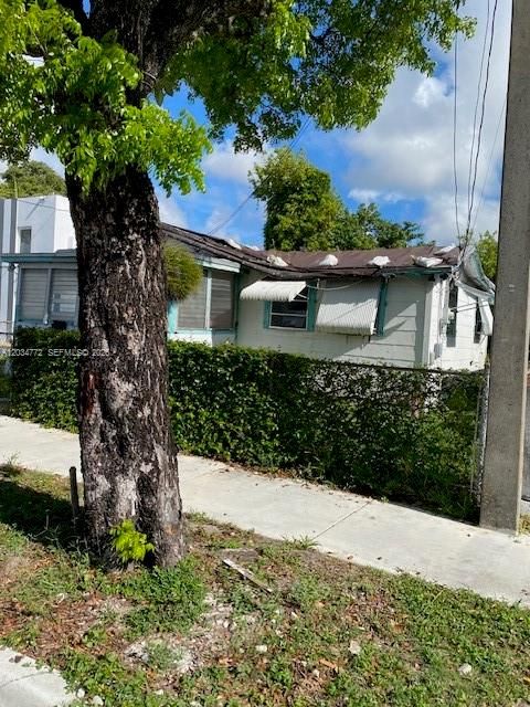 For Sale: $350,000 (1 beds, 1 baths, 900 Square Feet)