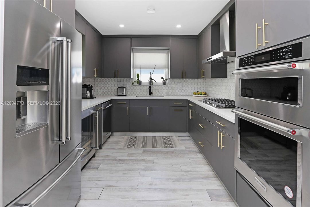For Sale: $689,000 (3 beds, 2 baths, 1569 Square Feet)