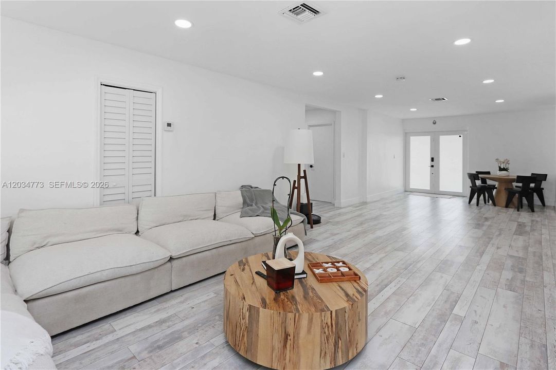 For Sale: $689,000 (3 beds, 2 baths, 1569 Square Feet)